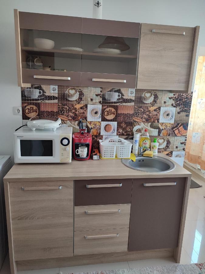 Lovely 1 Bedroom Apartment In City Centre, Sleeps 4 ! Turda Exterior foto
